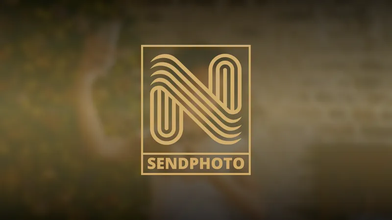 Christmas Photoshoot Props & Styling- Create Magazine-Worthy Holiday Sets